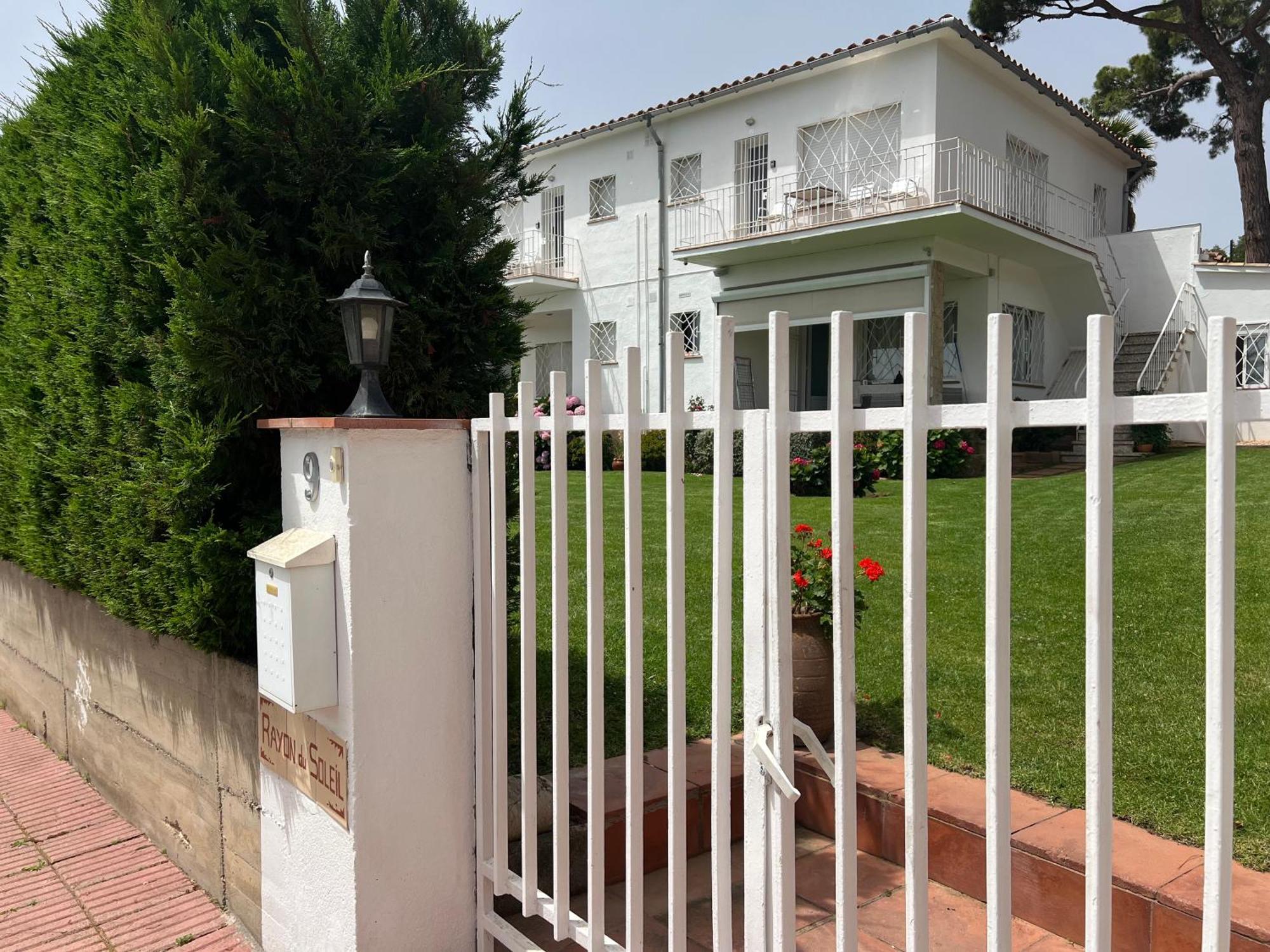 Apartamentos Rayon Du Soleil Sant Feliu de Guixols Bagian luar foto